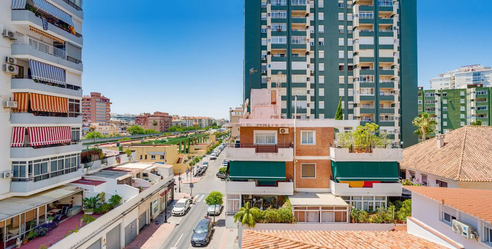 Venta de apartamento en planta media en Los Boliches 15