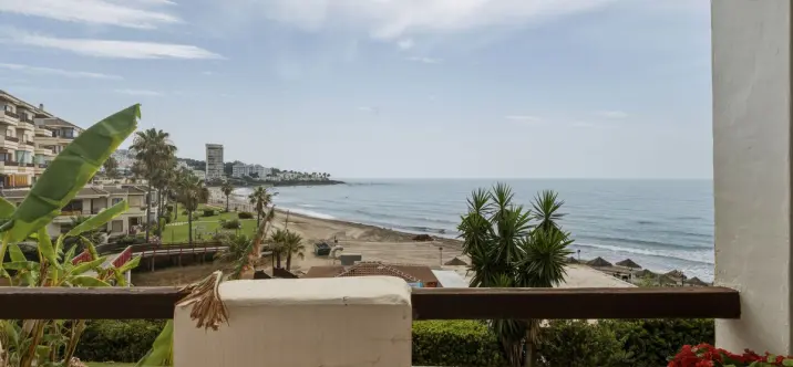 Venta de apartamento en planta baja en Calahonda 2
