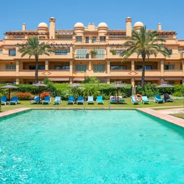 Venta de apartamento en planta media en Los Flamingos