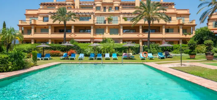 Venta de apartamento en planta media en Los Flamingos 0