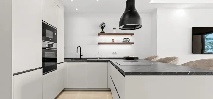 Venta de apartamento en planta media en Los Flamingos 1
