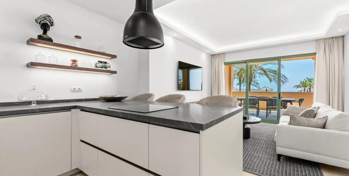 Sale of middle floor apartment in Los Flamingos 3