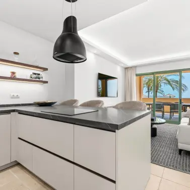Venta de apartamento en planta media en Los Flamingos