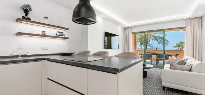 Venta de apartamento en planta media en Los Flamingos 2