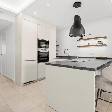 Venta de apartamento en planta media en Los Flamingos