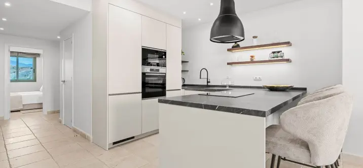 Venta de apartamento en planta media en Los Flamingos 3