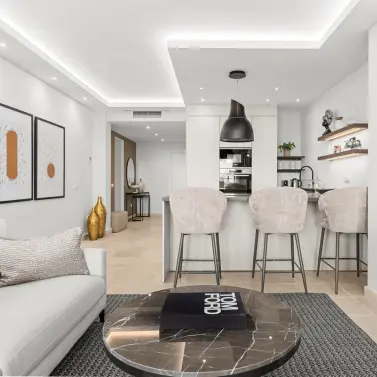 Venta de apartamento en planta media en Los Flamingos