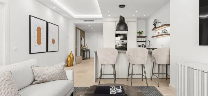 Venta de apartamento en planta media en Los Flamingos 4