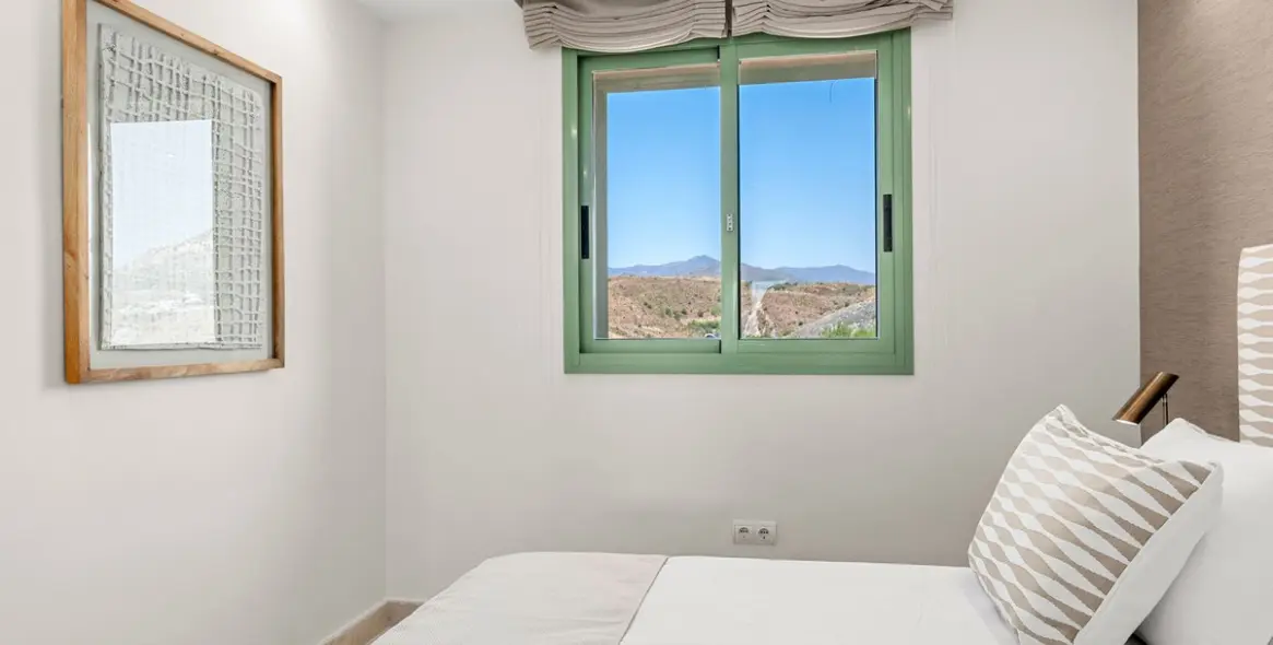 Sale of middle floor apartment in Los Flamingos 22
