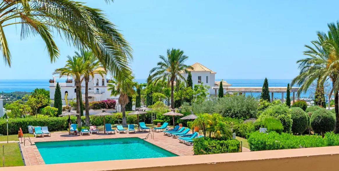 Sale of middle floor apartment in Los Flamingos 29