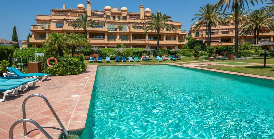 Sale of middle floor apartment in Los Flamingos 32