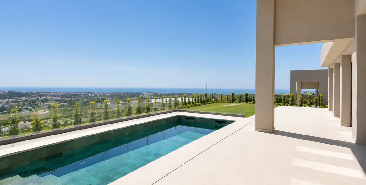 Sale of detached villa in Benahavís 2