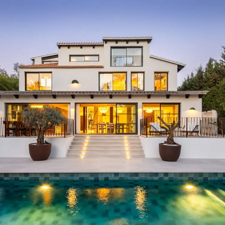 Sale of detached villa in Nueva Andalucía