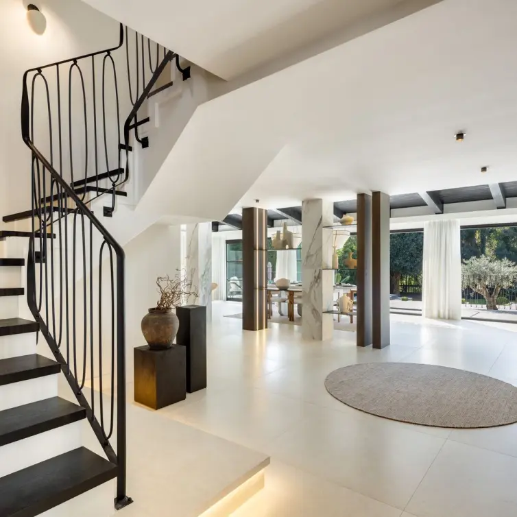 Sale of detached villa in Nueva Andalucía
