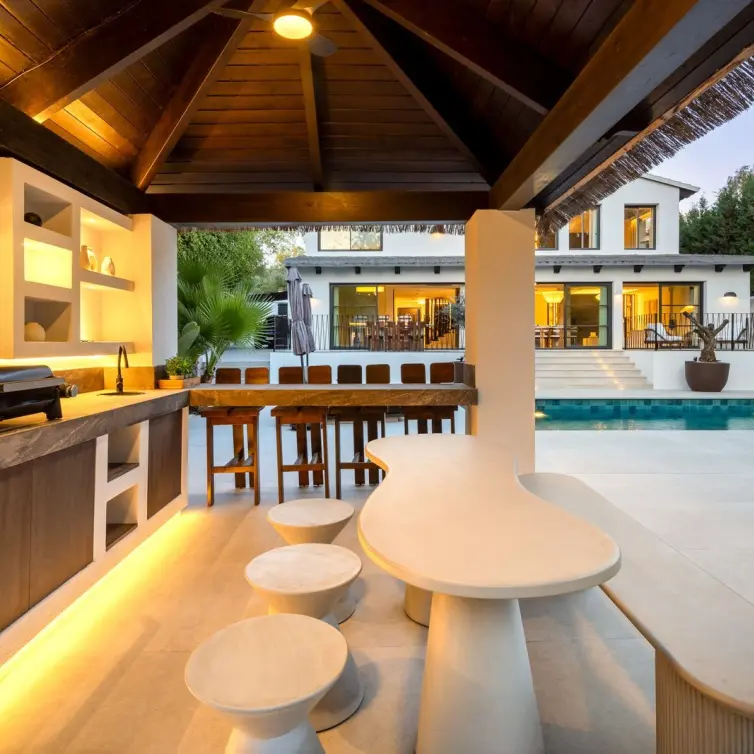 Sale of detached villa in Nueva Andalucía