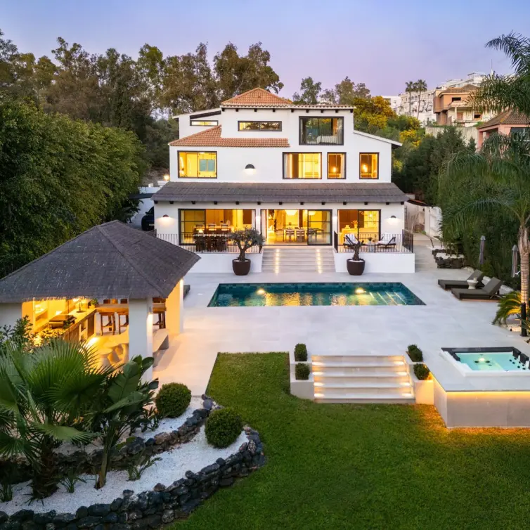 Sale of detached villa in Nueva Andalucía