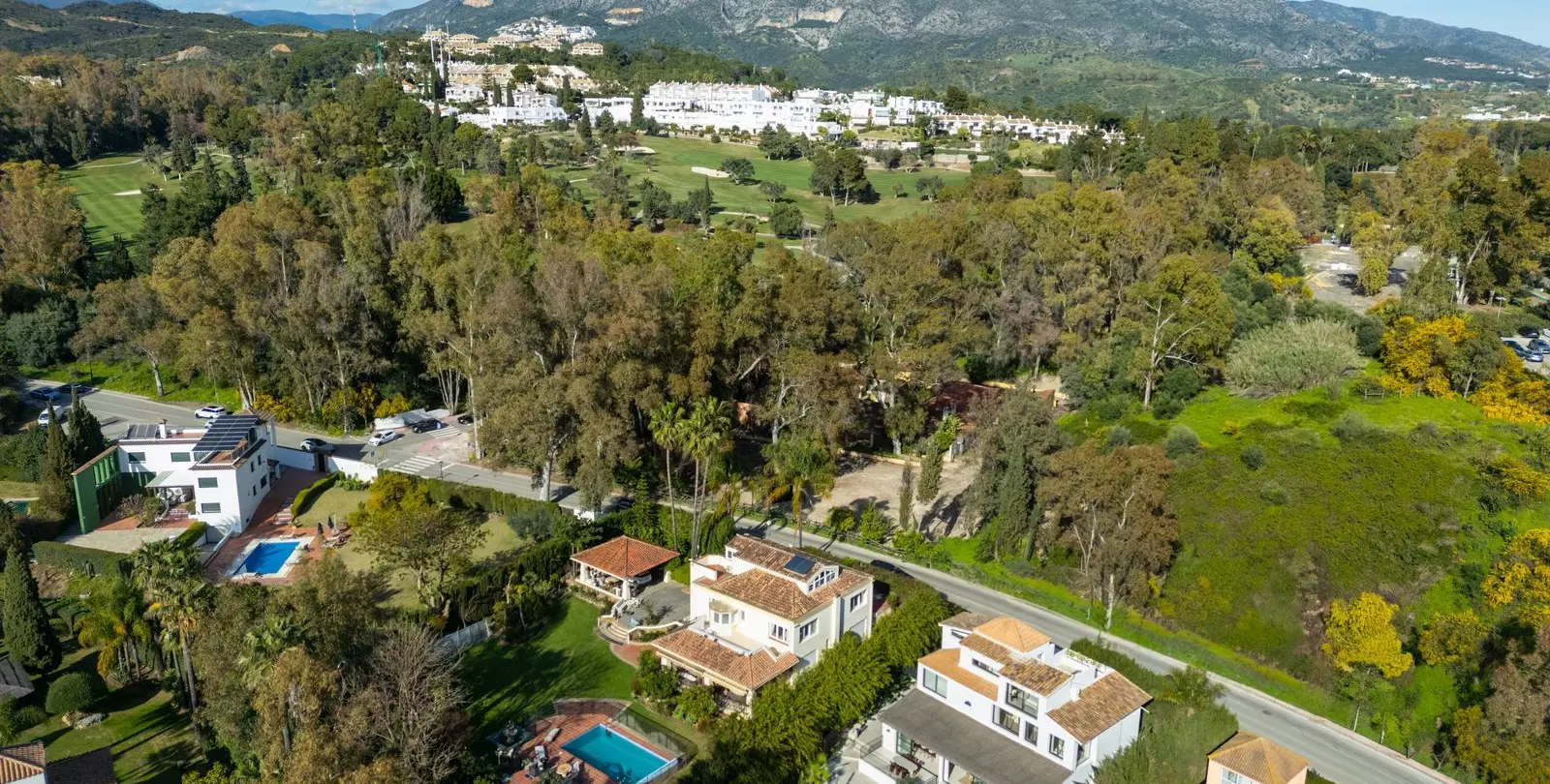 Продажа  отдельно стоящей виллы в Nueva Andalucía 37