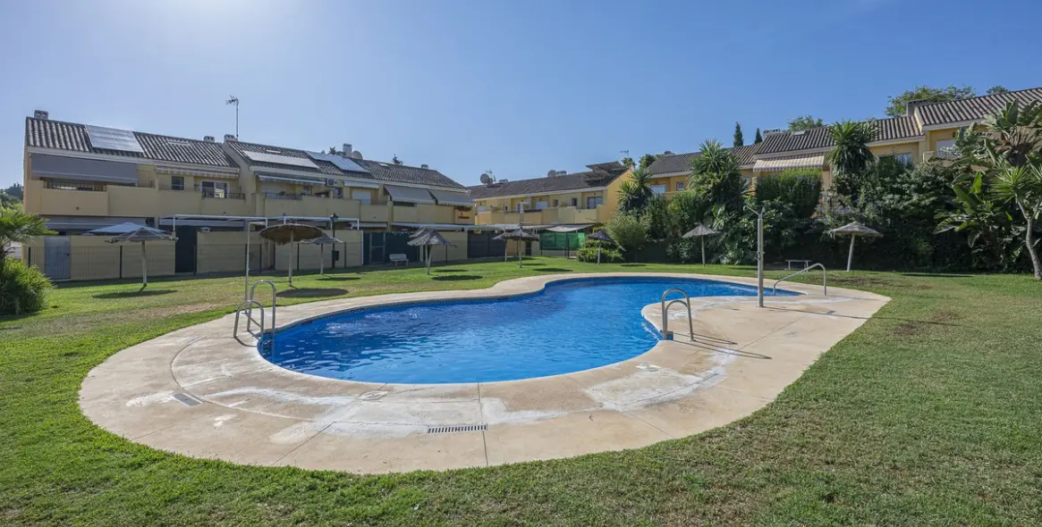 Sale of townhouse in Estepona 1
