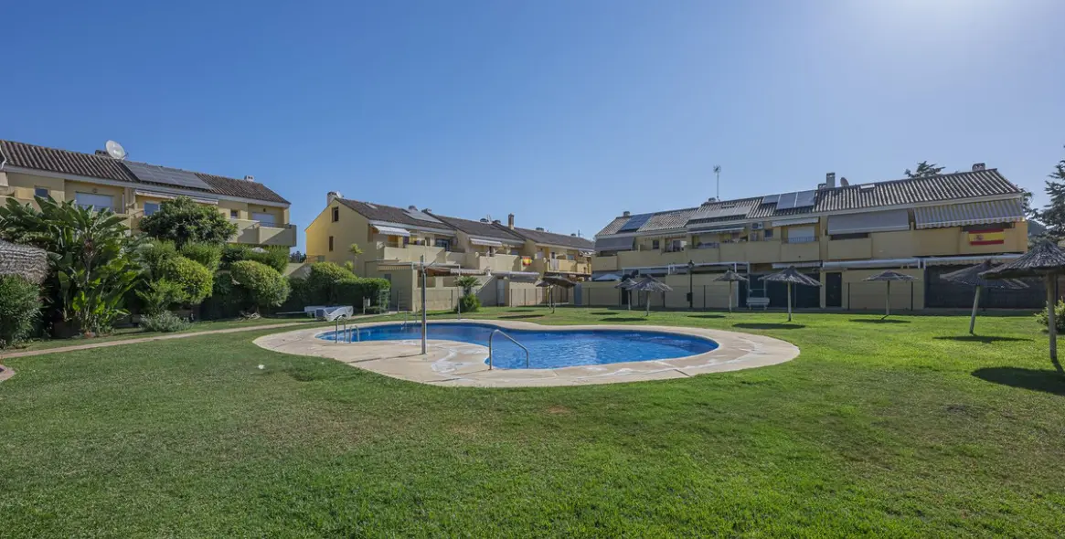 Sale of townhouse in Estepona 2