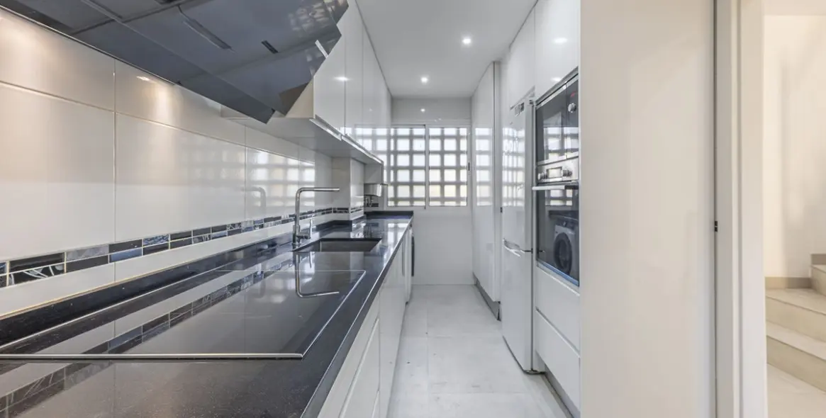 Sale of townhouse in Estepona 19