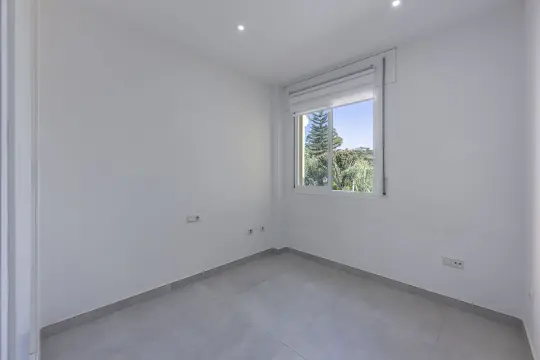 Image 6 thumb