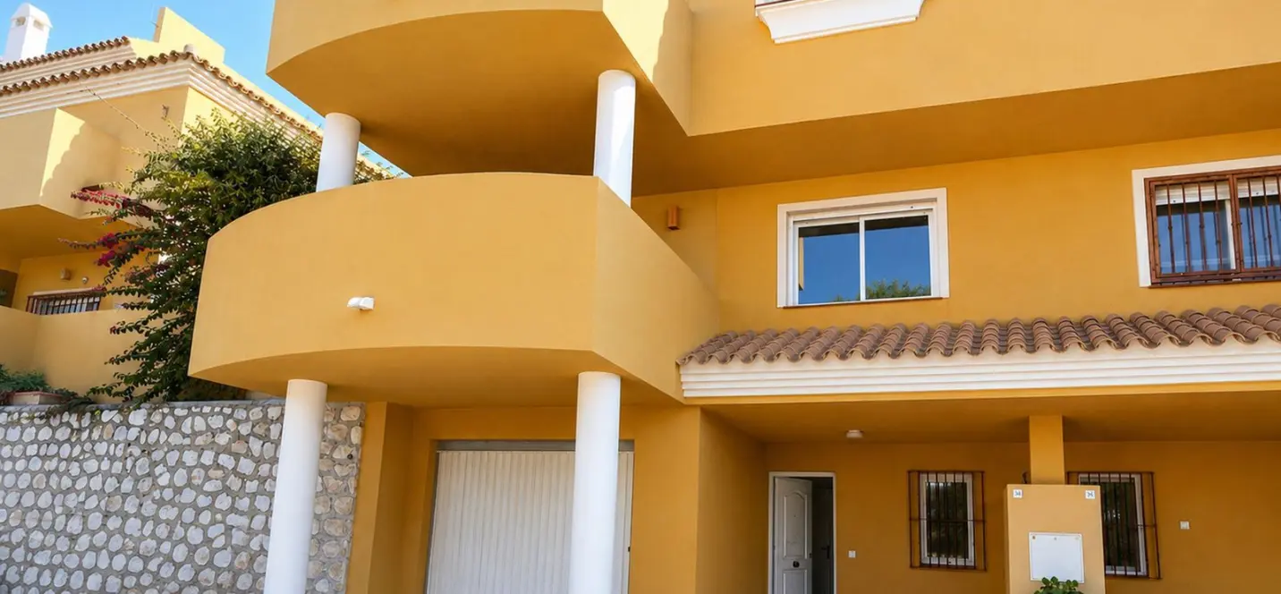 Продажа дома на две семьи в Mijas 0