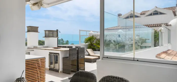 Venta de apartamento en planta media en Estepona 0
