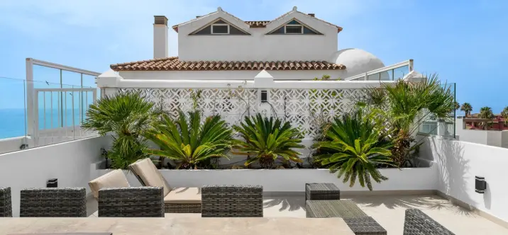 Venta de apartamento en planta media en Estepona 3