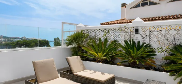 Venta de apartamento en planta media en Estepona 4