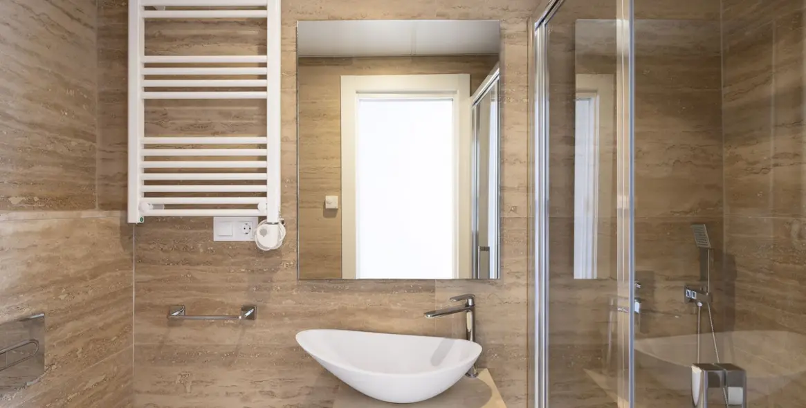 Venta de apartamento en planta media en Estepona 7