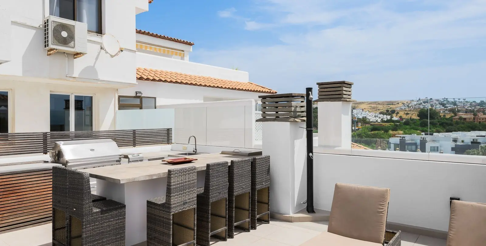 Продажа апартаментов на среднем этаже в Estepona 4
