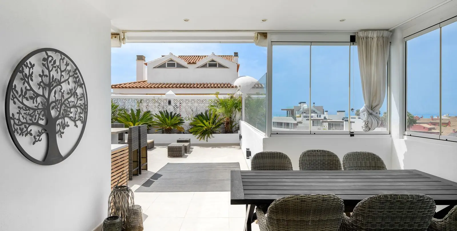 Продажа апартаментов на среднем этаже в Estepona 5