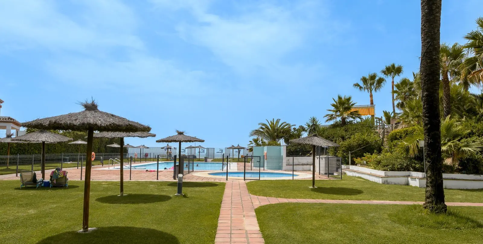 Продажа апартаментов на среднем этаже в Estepona 22