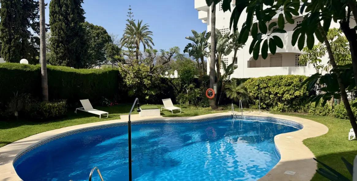 Venta de ático dúplex en Guadalmina Baja 1