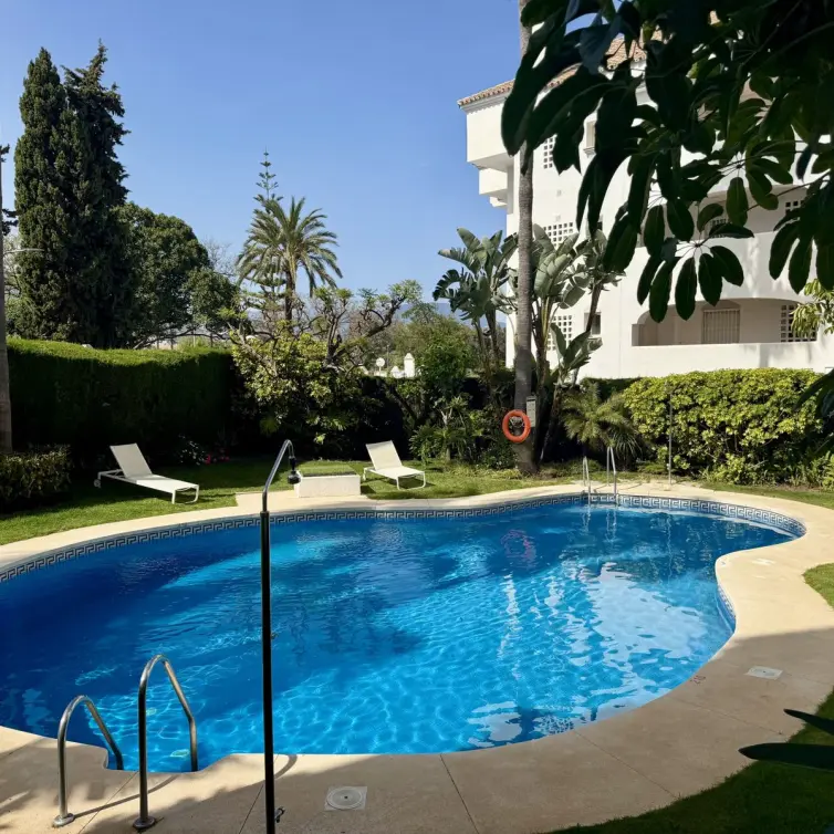 Venta de ático dúplex en Guadalmina Baja