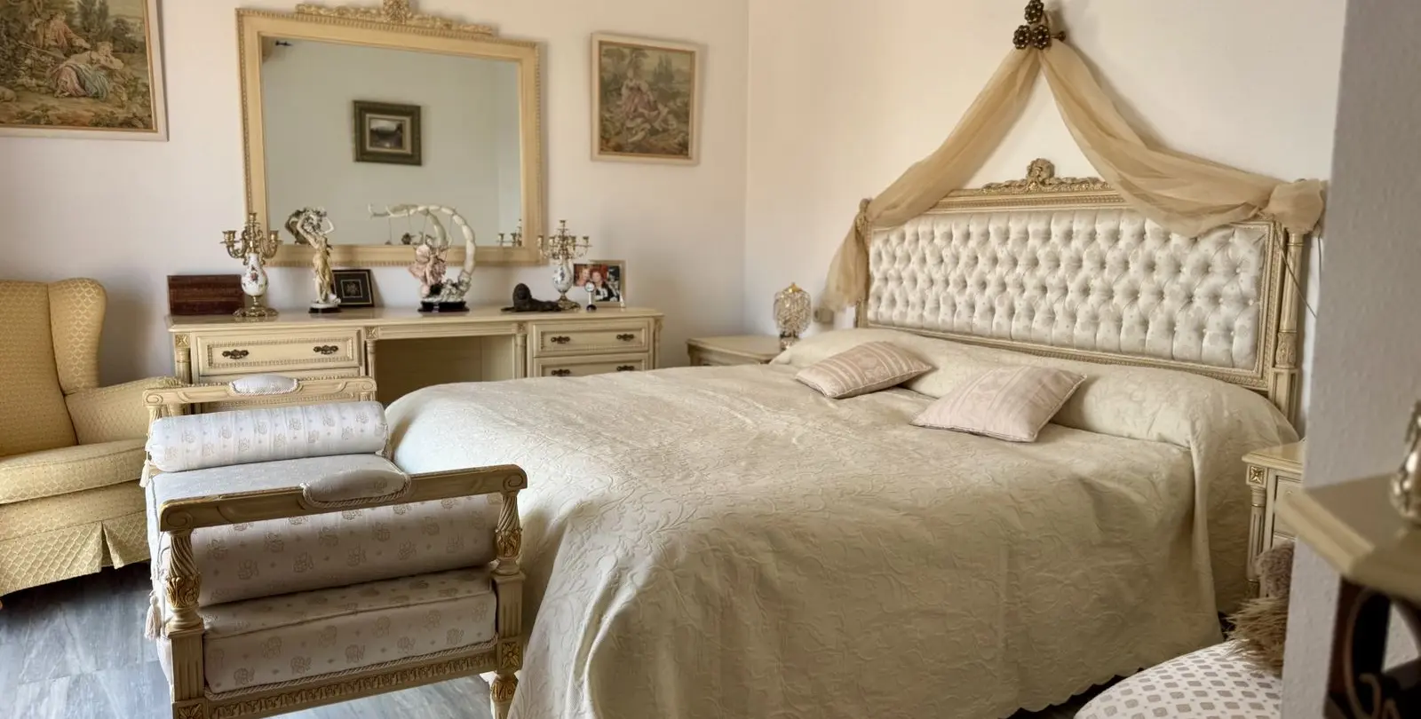 Sale of penthouse duplex in Guadalmina Baja 2