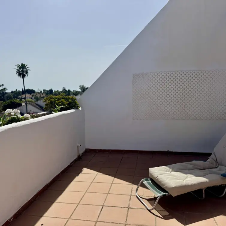 Venta de ático dúplex en Guadalmina Baja