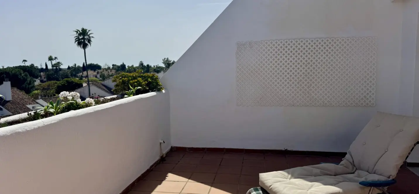 Venta de ático dúplex en Guadalmina Baja 3