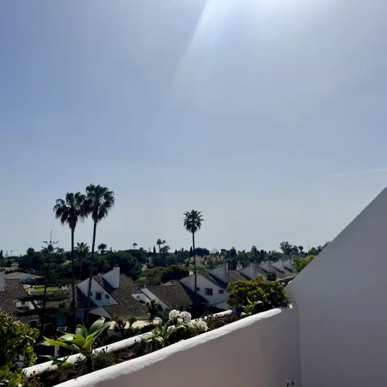 Venta de ático dúplex en Guadalmina Baja