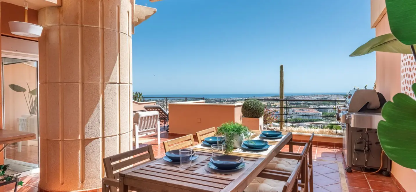 Sale of middle floor apartment in Nueva Andalucía 1