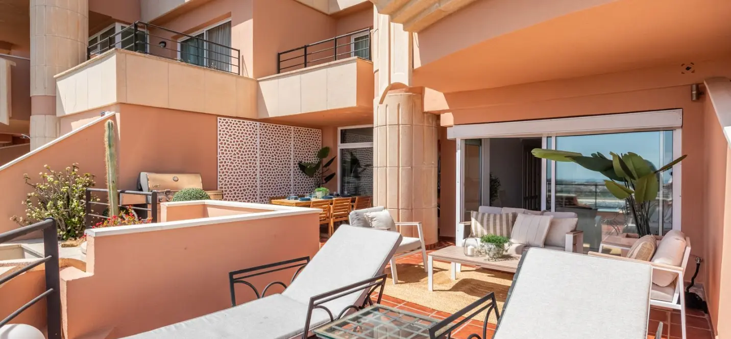 Sale of middle floor apartment in Nueva Andalucía 3