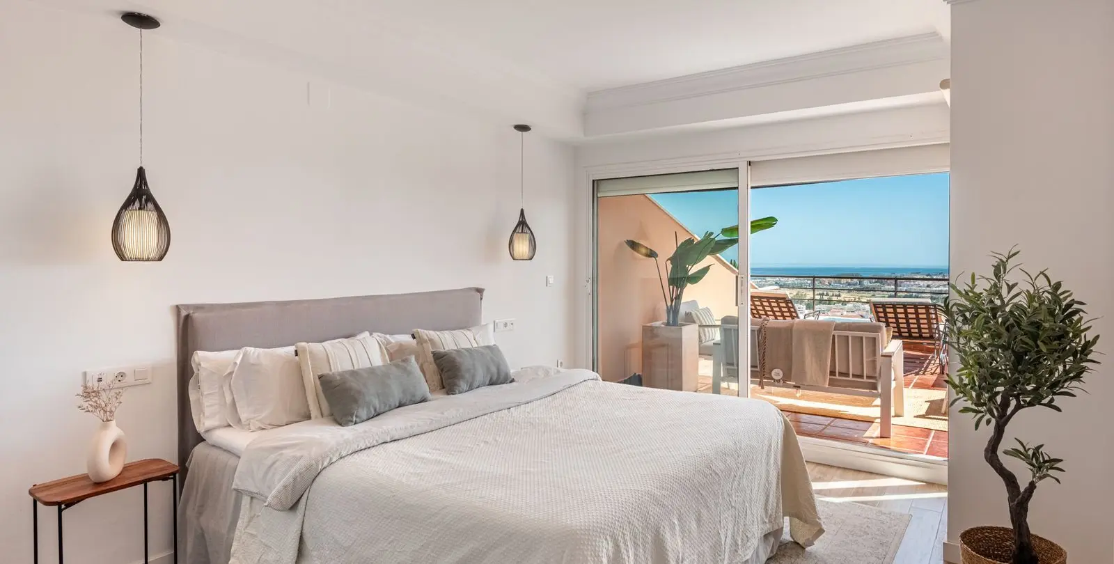 Продажа апартаментов на среднем этаже в Nueva Andalucía 15
