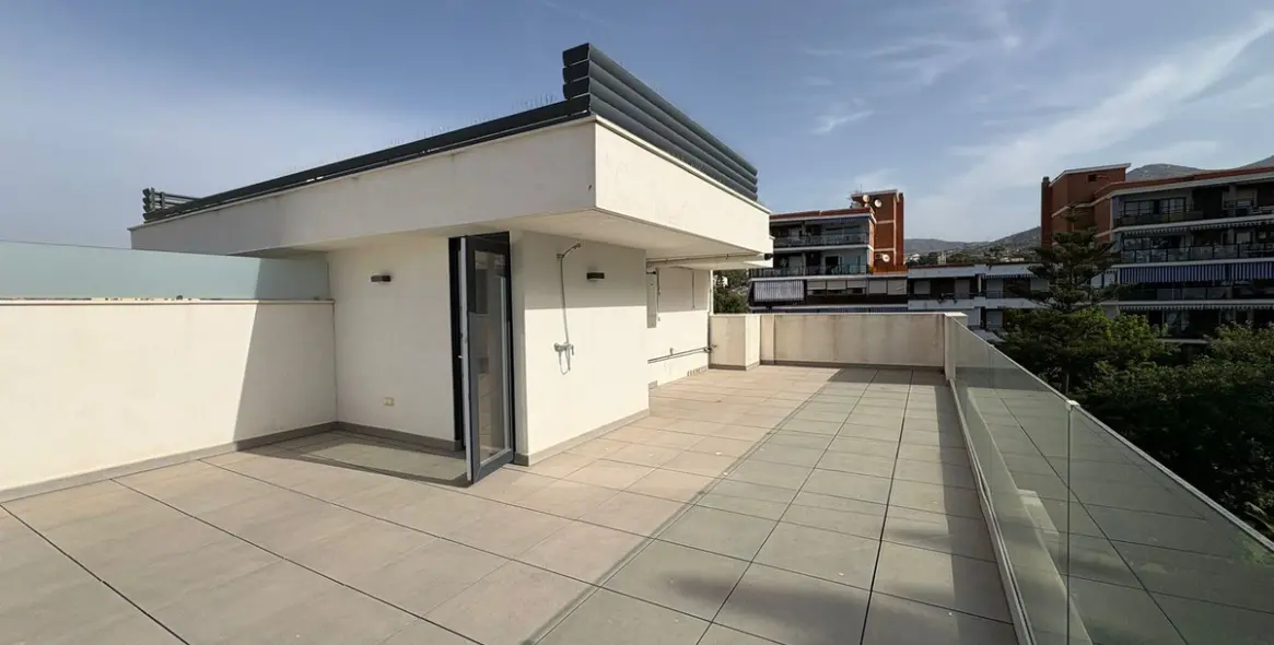 Venta de ático dúplex en Pedregalejo 32