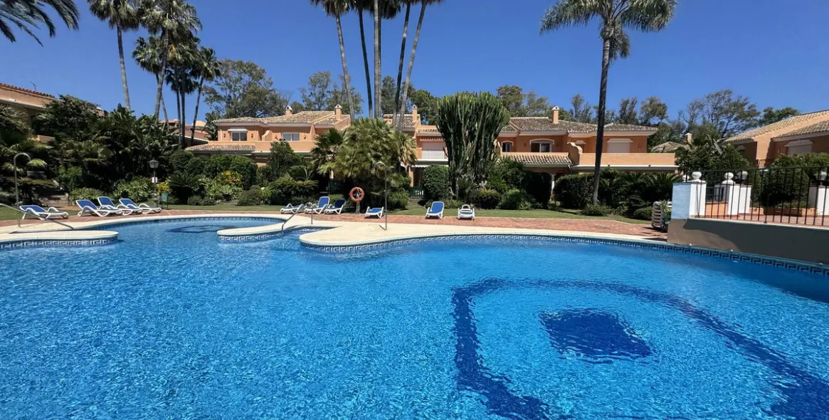 Venta de casa pareada en New Golden Mile 24
