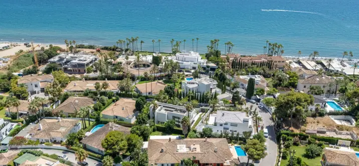 Venta de casa pareada en Los Monteros 0