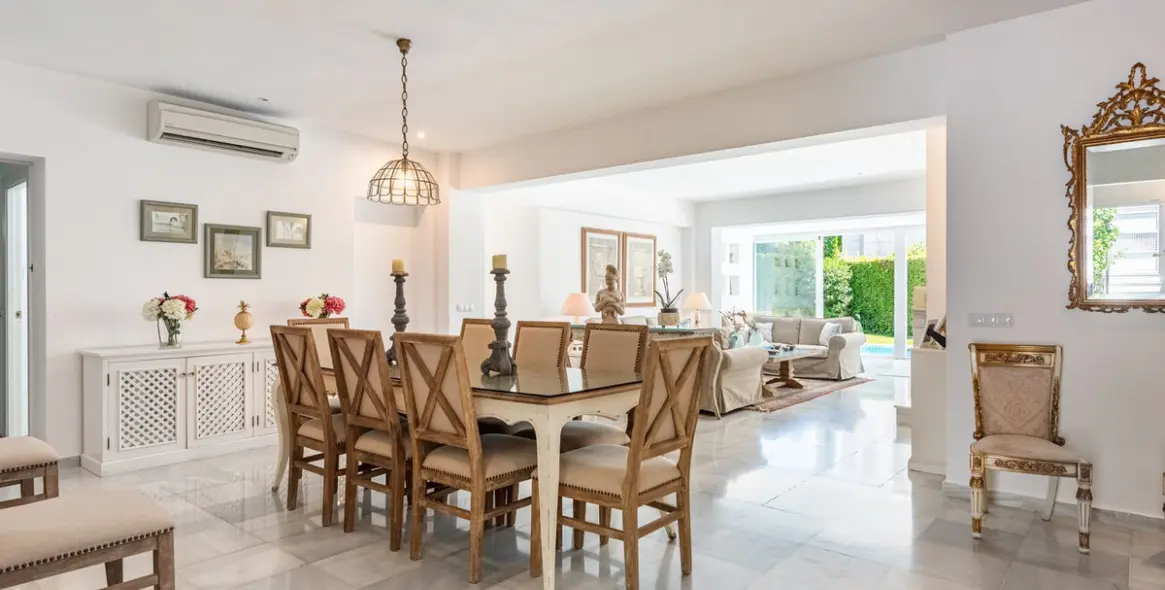 Venta de casa pareada en Los Monteros 5