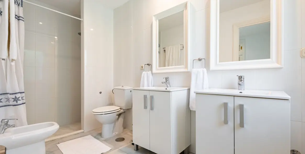 Venta de casa pareada en Los Monteros 13