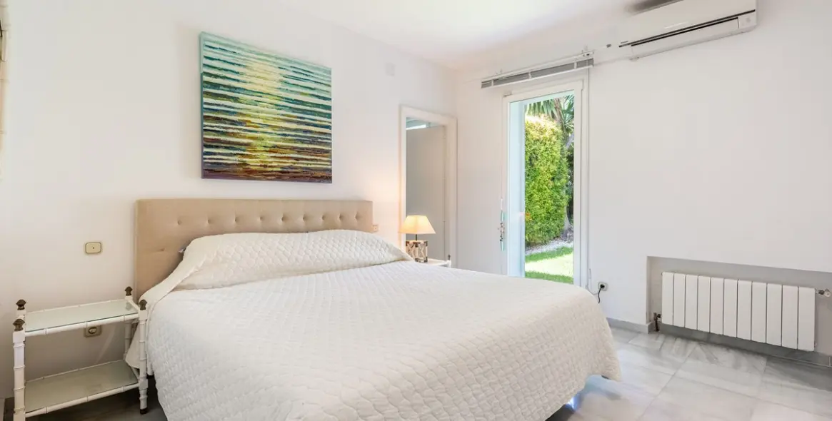 Venta de casa pareada en Los Monteros 16