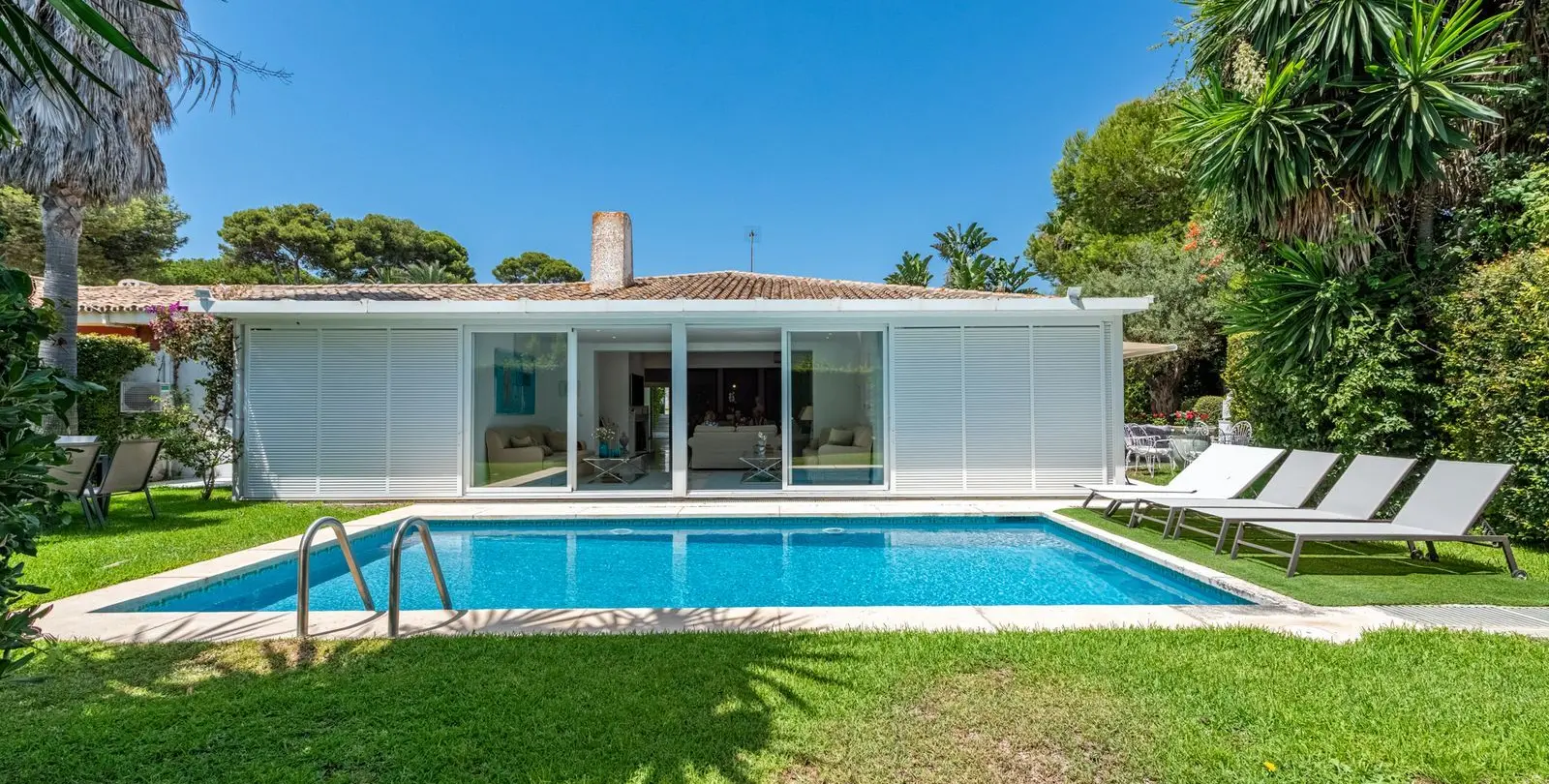 Sale of semi-detached house in Los Monteros 2