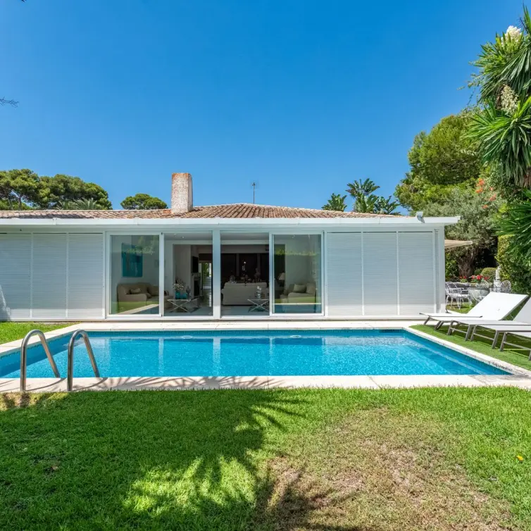 Sale of semi-detached house in Los Monteros